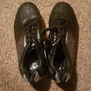 Athletic worker football boot (Size 4)
